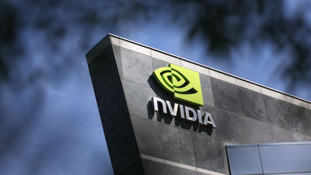 CEO de tecnología de California arrestado, enfrenta hasta 20 años de prisión por contrabando de servidores de IA de Nvidia valorados en 300 millones de dólares a China — fiscales federales dicen que los chips fueron enviados a través de Malasia y Singapur usando documentación falsa