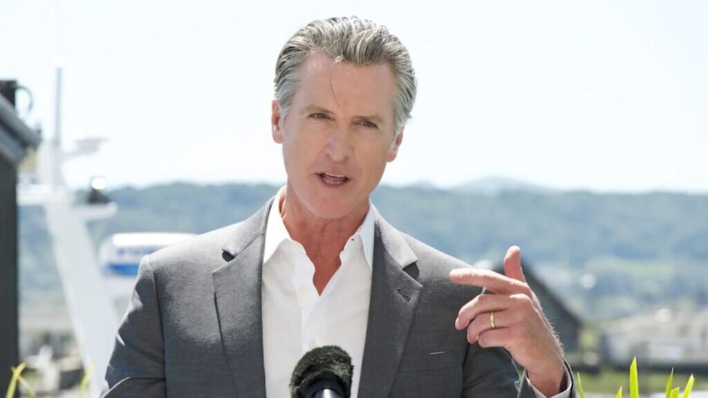 Gavin Newsom se burla de la ‘Edad de Oro de la Superinteligencia’, llama ‘imprudente’ al enfoque de ‘dejarlo correr’ del presidente hacia la IA